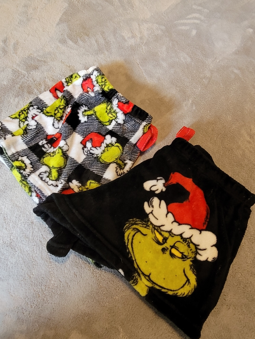 Grinch Sleep Shorts Fleece 2 Pr Size Medium EUC Holiday Christmas Fun Comfy